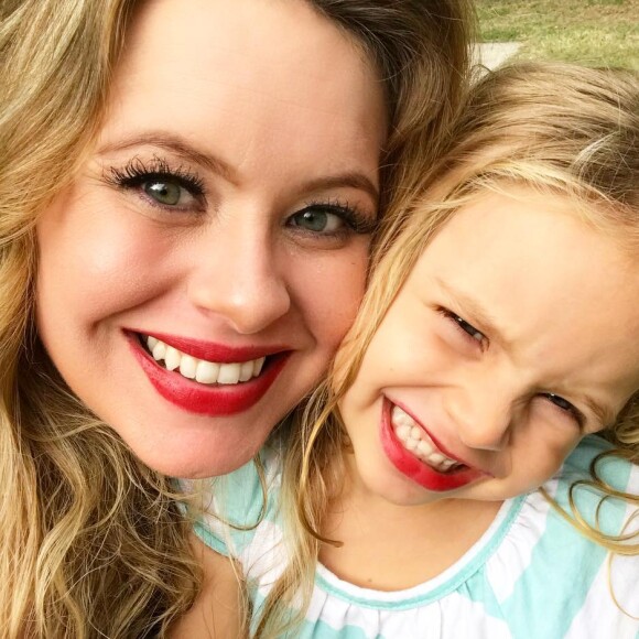'Alguém me cata do chão pelo amor de Deus? Acho que morri de amor!', escreveu Mariana Bridi ao compartilhar vídeo de Aurora no Instagram