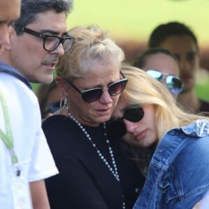 Sasha Meneghel consolou Xuxa após a morte de dona Alda, mãe da apresentadora