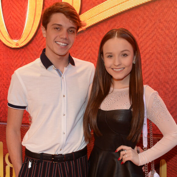 Larissa Manoela foi acompanhada do namorado, Leo Cidade, para assistir à estreia da novela 'As Aventuras de Poliana', nos estúdios do SBT, em São Paulo