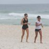Grazi Massafera se exercitou na praia da Barra da Tijuca, na Zona Norte do Rio, ao lado da atriz Anna Lima no início da tarde desta terça-feira, 8 de julho de 2014. De shortinho, Grazi mostrou que está em ótima forma física