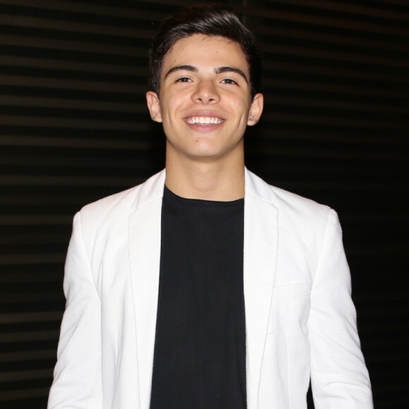 A assessoria de Thomaz Costa confirmou conversa do ator com a TV Globo