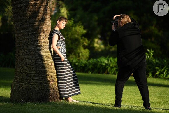 Kristen Stewart é fotografada durante evento de gala da amfAR durante o festival de Cannes