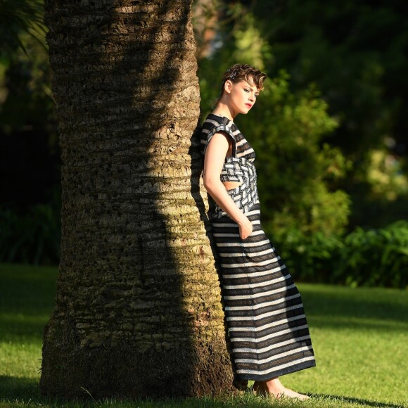 Kristen Stewart é fotografada durante evento de gala da amfAR durante o festival de Cannes