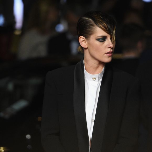 Kristen Stewart usou um look Chanel para prestigiar a exibição do filme 'Knife + Heart'