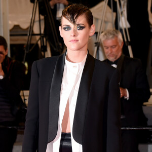 Kristen Stewart é garota-propaganda da marca Chanel