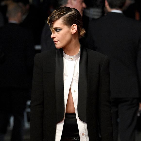 Kristen Stewart marcou presença na exibição do filme 'Knife + Heart', de Yann Gonzalez