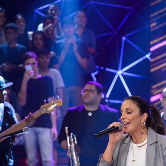 Ivete Sangalo parabeniza Sabrina Sato por gravidez no programa 'Altas Horas': 'Essa merece tanto, por tudo. Ela e Duda (Nagle, o noivo), meus amigos íntimos, que eu amo! Marcelo é louco por Sabrina, por todos os motivos'