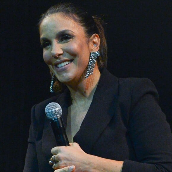 Ivete Sangalo participou do show do cantor Luis Fonsi, do hit 'Despacito' no último dia (04), em São Paulo e recebeu elogio: 'Rainha'