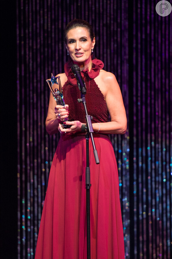 Fátima Bernardes ganhou prêmio e homenagem pelos 30 anos de carreira pelo Lifetime Achievement, do Brazilian International Press Awards, evento realizado na Flórida