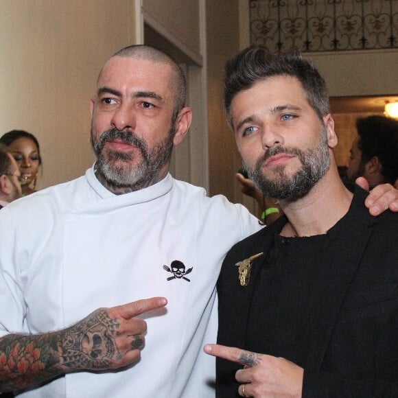 Bruno Gagliasso e o chef Henrique Fogaça no III Jantar Sim À Igualdade Racial no hotel Copacabana Palace