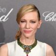  Cate Blanchett descreveu o tratamento de beleza: 'É algo - eu não sei o que é, ou seja o que for, porque cheira um pouco como esperma. Há algumas enzimas nele, então Sandra se refere a isso como 'o pênis facial' 