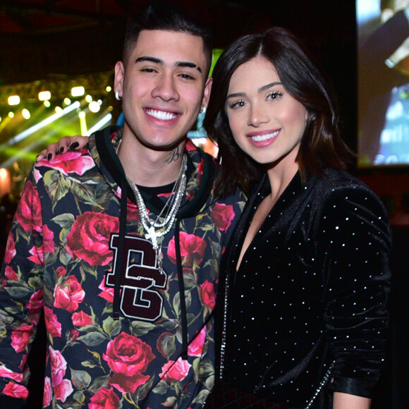 Kevinho usou o Twitter para negar os rumores de fim de namoro com Flavia Pavanelli