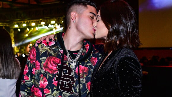 Kevinho e Flavia Pavanelli trocam beijo em show da dupla Jorge e Matheus. Fotos!