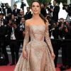 Alessandra Ambrosio levou brilho para o red carpete do filme 'The Wild Pear Tree (Ahlat Agaci)', no Festival de Cinema de Cannes