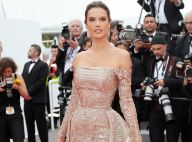 Brilho no red carpet: Alessandra Ambrosio elege longo com paetê em Cannes