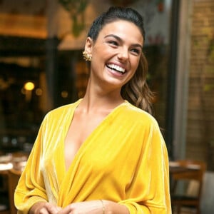 Isis Valverde ganhou elogios de outros famosos. 'Gatíssima', escreveu Isabeli Fontana