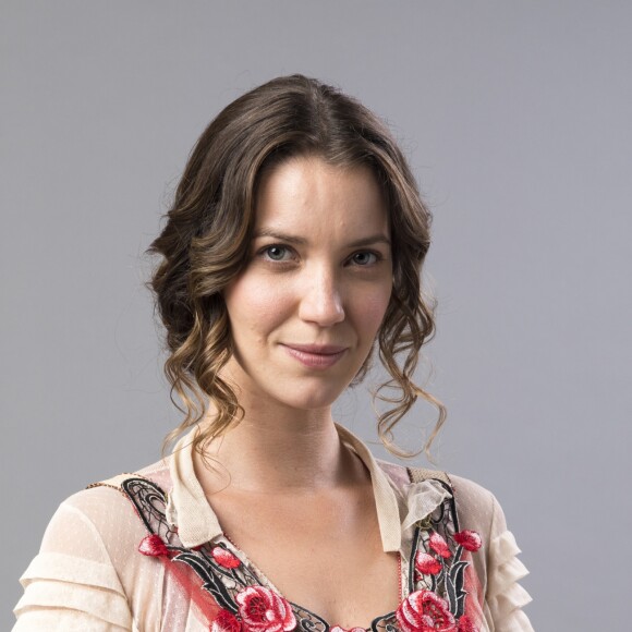Elisabeta (Nathalia Dill) lê a falsa carta de Darcy (Thiago Lacerda) e acredita na mentira a partir do capítulo de terça-feira, 29 de maio de 2018 da novela 'Orgulho e Paixão'
