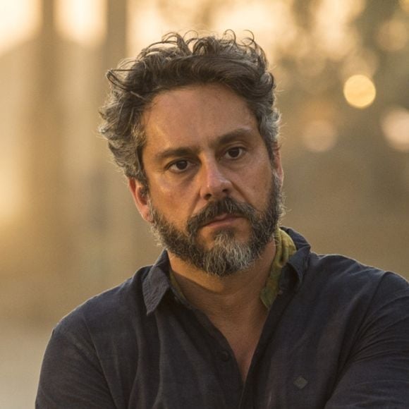 Pedro (Alexandre Nero) fica aflito ao receber vídeo do filho sequestrado no capítulo de quinta-feira, 31 de maio de 2018 da supersérie 'Onde Nascem os Fortes'