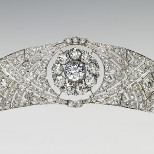 Detalhe da tiara usada por Meghan Markle no seu casamento com o príncipe Harry