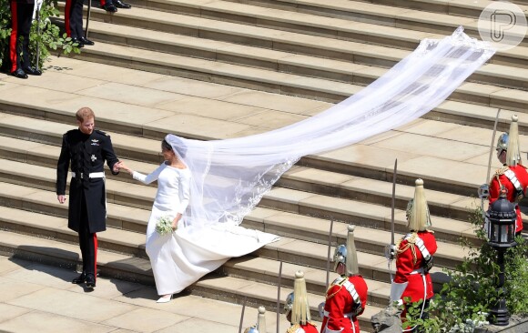 Meghan Markle e o príncipe Harry deixaram a catedral de St. George após se casarem