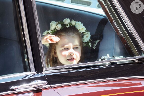 A princesa Charlotte, de 2 anos, chega para o casamento de Meghan Markle e do tio, o príncipe Harry, em Windsor