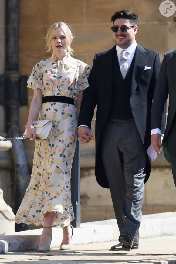 A atriz britânica Carey Mulligan usou vestido com estampa floral da grife Erdem no casamento do príncipe Harry com Meghan Markle