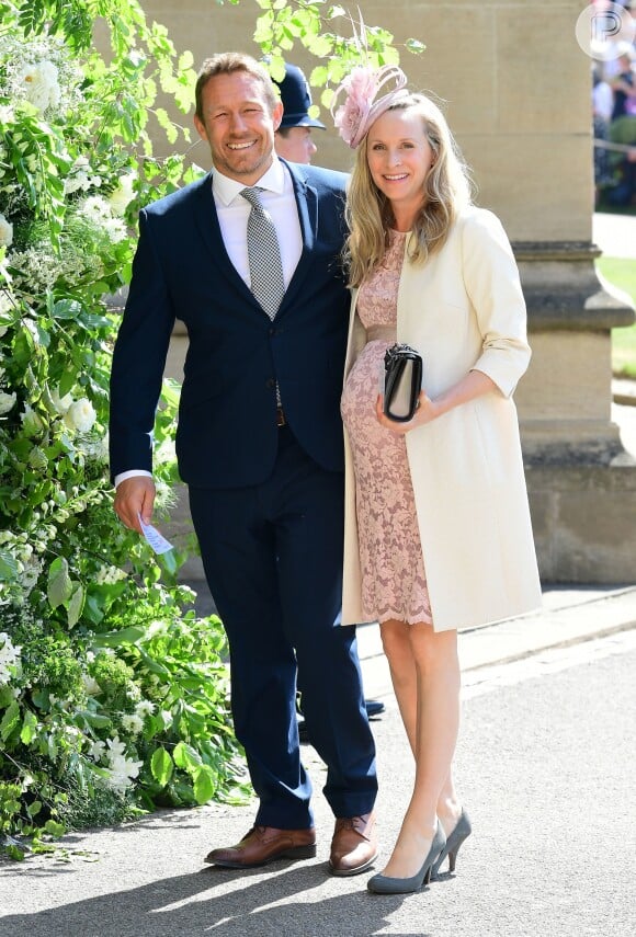 Shelley Jenkins, mulher do jogador de rugby Jonny Wilkinson, apostou em vestido claro para o casamento do príncipe Harry com Meghan Markle