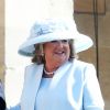 Maureen Mills, mulher de Keith Mills, também apostou no tom claro para o casamento do príncipe Harry com Meghan Markle