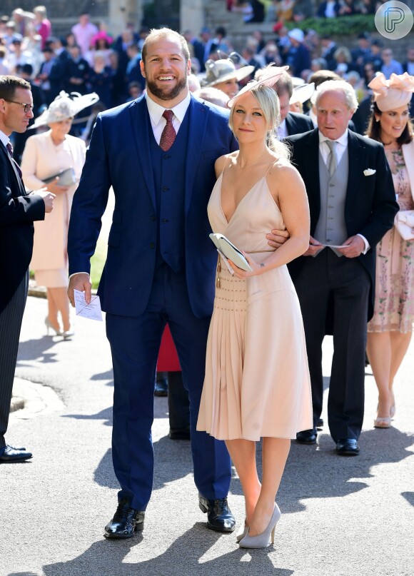 Mulher de James Haskell, a apresentadora Chloe Madeley apostou no decote para o casamento do príncipe Harry com Meghan Markle