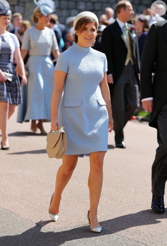 A princesa Eugenie, prima de Harry, também foi de vestido claro no casamento de Harry com Meghan Markle