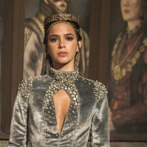 Catarina (Bruna Marquezine) é a vilã da novela 'Deus Salve o Rei'