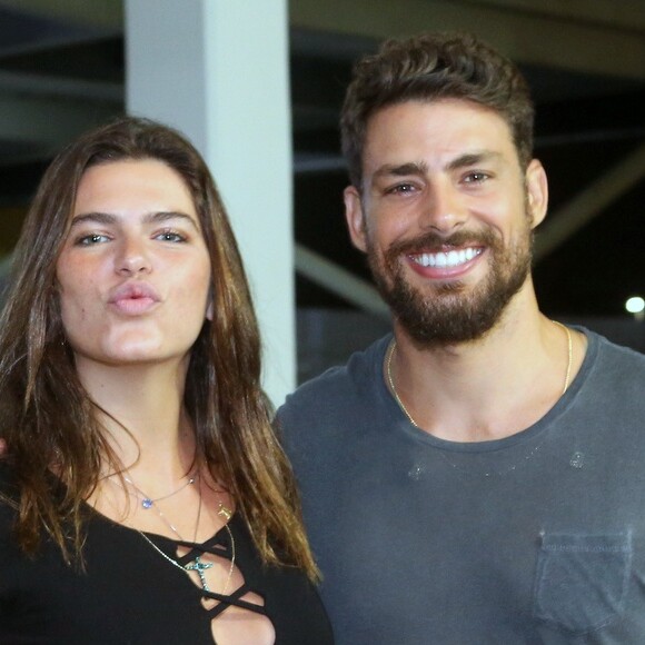 Mariana Goldfarb e Cauã Reymond reataram o namoro e o ator confirmou a reconciliação no início de abril