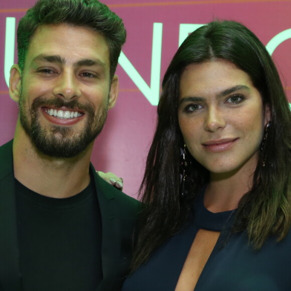 Cauã Reymond ganhou declaração da namorada, Mariana Goldfarb, através do Instagram da modelo