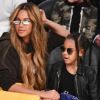 Filha mais velha de Beyoncé, Blue Ivy assistiu jogo de basquete ao lado da mãe usando bolsa de R$ 7 mil