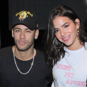 Bruna Marquezine e Neymar comemoraram convocação do jogador para a Copa do Mundo com samba e vinho