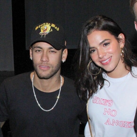 Bruna Marquezine e Neymar comemoraram convocação do jogador para a Copa do Mundo com samba e vinho