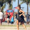 Grazi Massafera se exercita em dia de sol no Rio