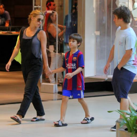 Carolina Dieckmann levou para os Estados Unidos apenas o filho caçula, José, de 10 anos