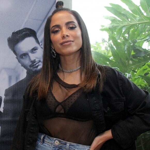 'Meu planejamento é continuar no meu país. Já que tenho tantos amigos me pedindo 'feat', separei este ano para fazer isso no Brasil', disse Anitta