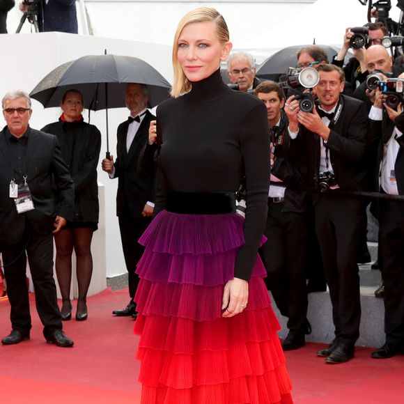 Cate Blanchett prestigiou a exibição do filme 'Blackkklansman' a bordo de um look da grife Givenchy, na 71ª edição do Festival de Cannes, na França, em 14 de maio de 2018