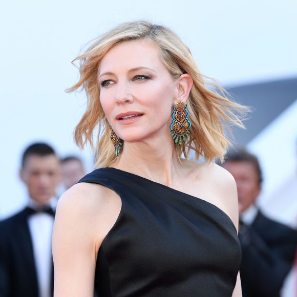 Cate Blanchett vestiu preto na exibição do filme 'Les Filles Du Soleil' durante a 71ª edição do Festival de Cannes, no Palais des Festivals, em 12 de maio de 2018