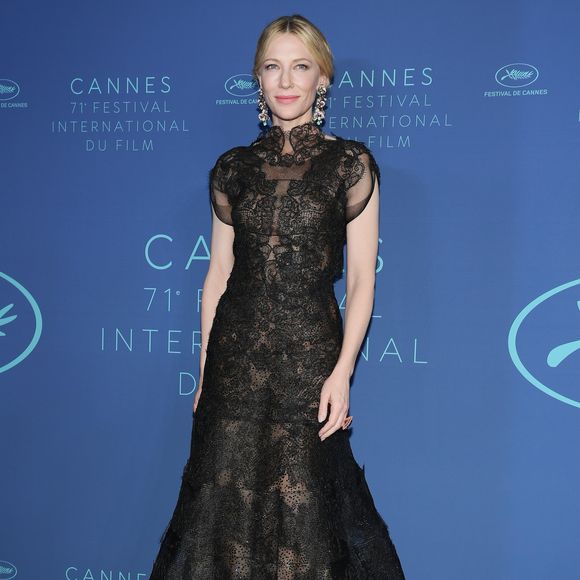 Cate Blanchett usou look preto rendado na exibição de 'Everybody Knows' ('Todos Lo Saben') e na abertura de gala da 71ª edição do Festival de Cannes, no Palais des Festivals, em 8 de maio de 2018