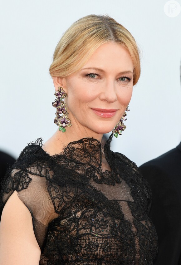 Cate Blanchett usou look preto rendado na exibição de 'Everybody Knows' ('Todos Lo Saben') e na abertura de gala da 71ª edição do Festival de Cannes, no Palais des Festivals, em 8 de maio de 2018