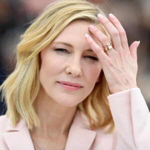 Cate Blanchett no photocall da 71ª edição do Festival de Cannes, no Palais des Festivals, em 8 de maio de 2018