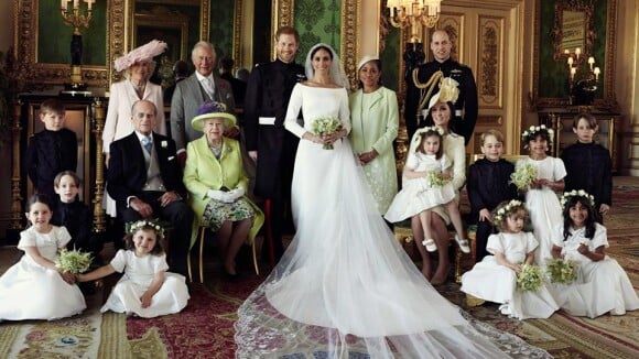 Meghan Markle e príncipe Harry divulgam 1ª foto com famílias após casamento