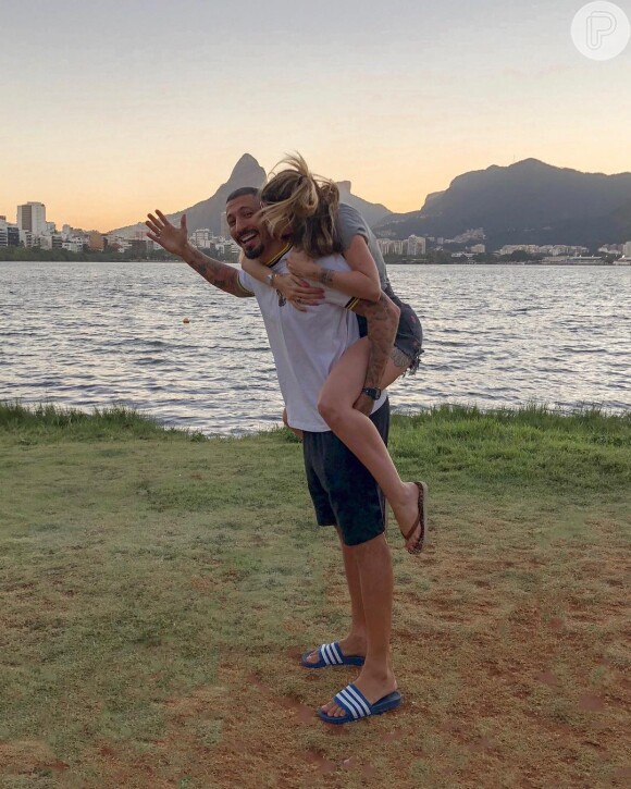Aline Gotschalg destacou a cumplicidade com o marido, Fernando Medeiros, em uma postagem no Instagram