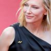 Cate Blanchett e outras atrizes usaram um broche com a inscrição '50/50', pela igualdade de gênero na indústria do cinema