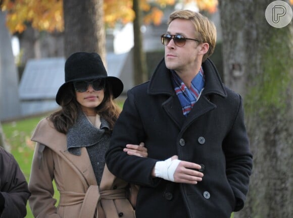Eva Mendes namora o ator Ryan Gosling desde 2011; gravidez teria melhorado relação do casal