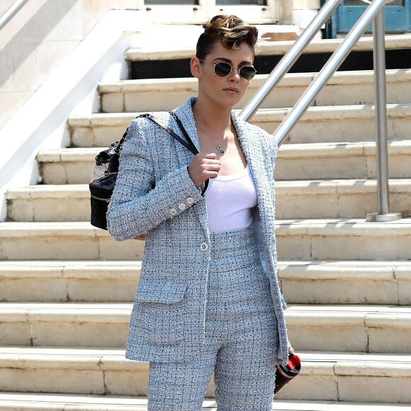 Kristen também apostou na alfaiataria e usou um terninho que aderia a tendência