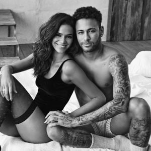 Bruna Marquezine respondeu internauta no Twitter depois de ganhar parabéns por foto de Neymar de cueca nesta segunda-feira, 21 de maio de 2018
